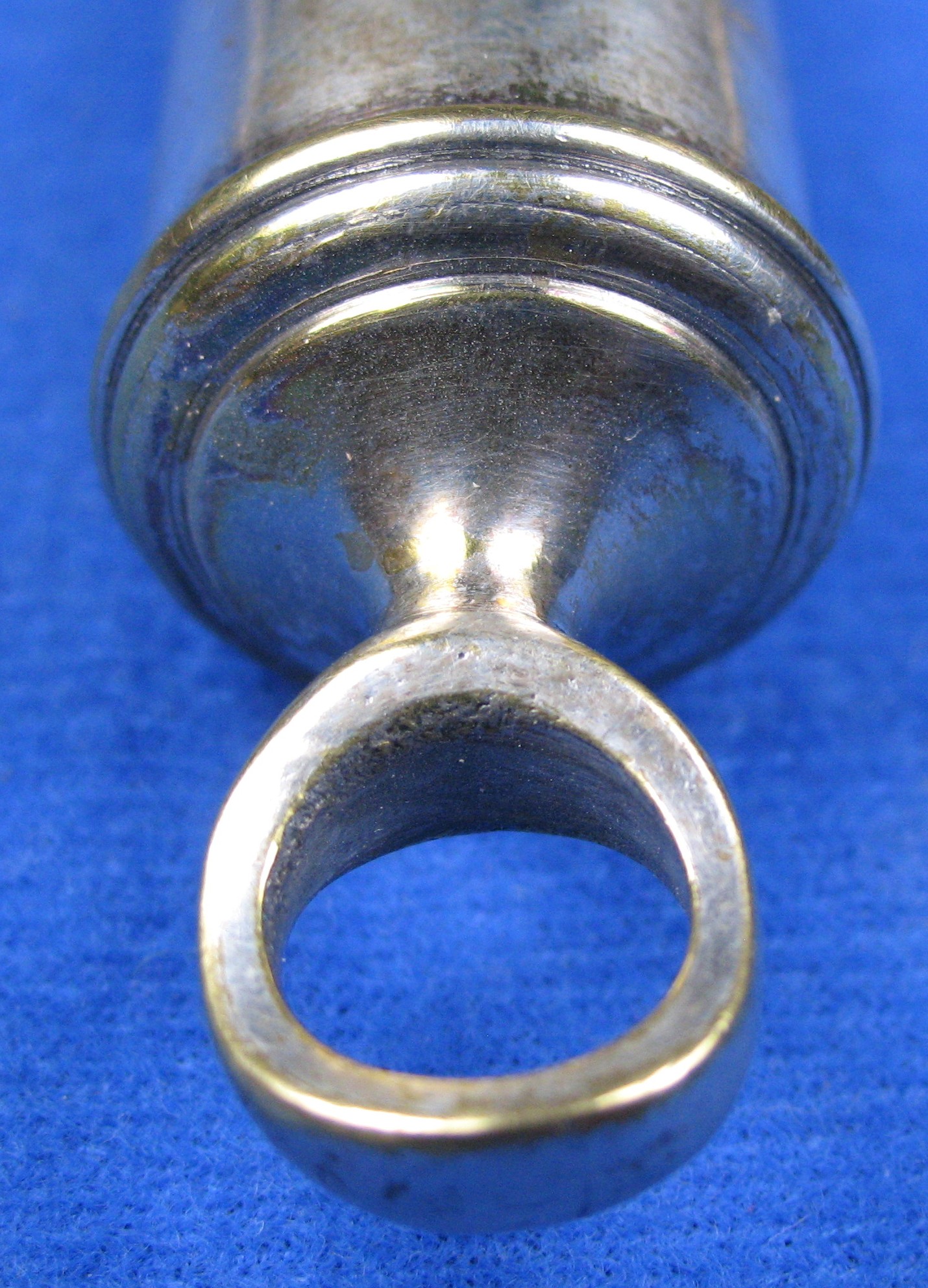 barrall whistle top ring and loop close-up, high ring design